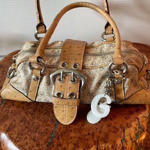 Guess purse, in good condition